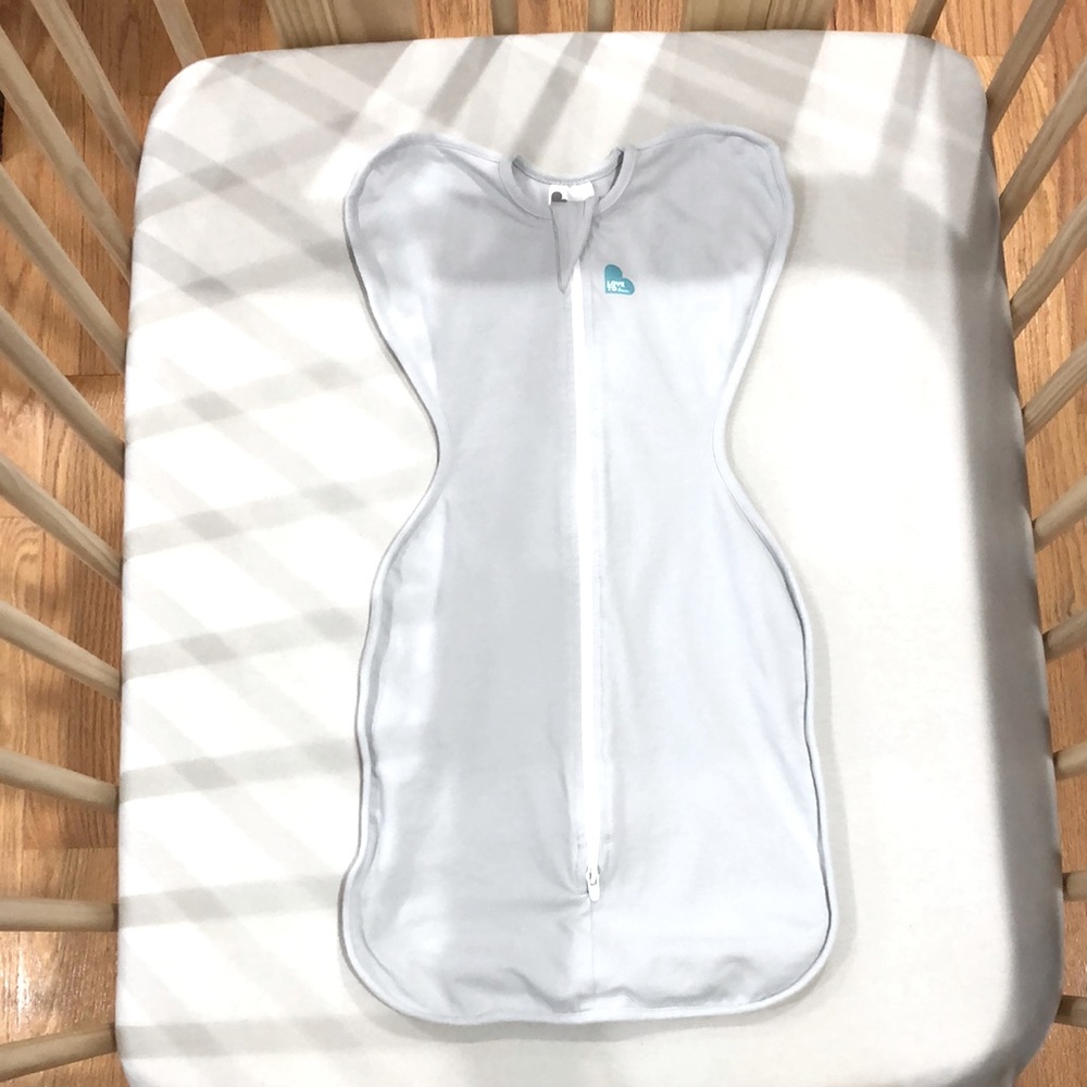 Swaddle up Original by Love to dream essentials. Size small 8-13lbs. 1.0 TOG